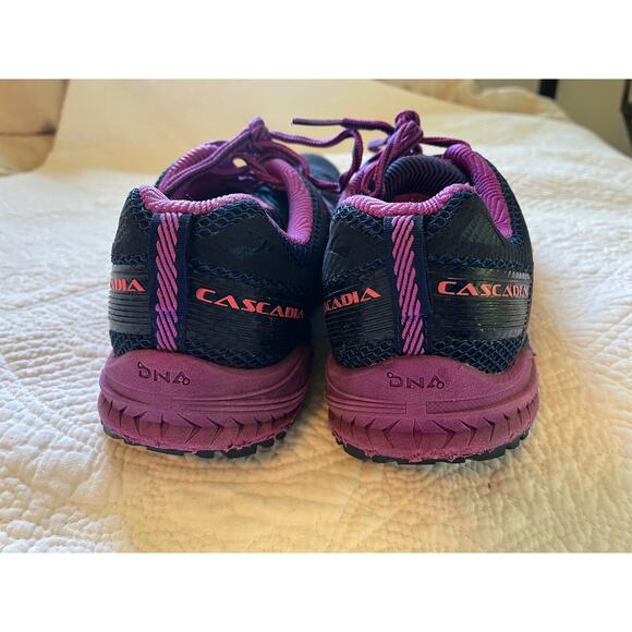 Brooks Cascadia women’s trail running shoes sneakers US 10 $140 UK 8 pink purple - Picture 5 of 10